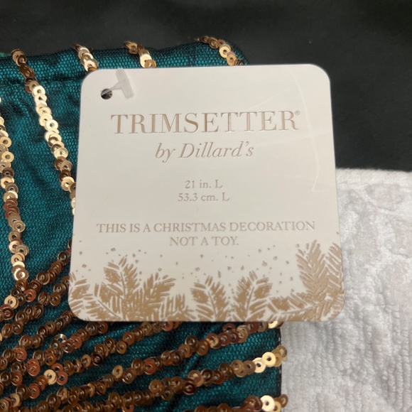 Set of Two NWT Green and Gold Christmas Stockings. - Picture 5 of 10